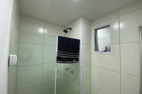 Banheiro de apartamento para alugar com 2 quartos, 48m² em Jardim Peri Peri, São Paulo