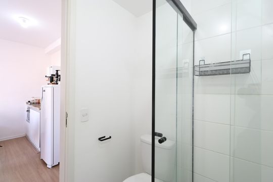 Banheiro  de apartamento à venda com 1 quarto, 28m² em Água Branca, São Paulo