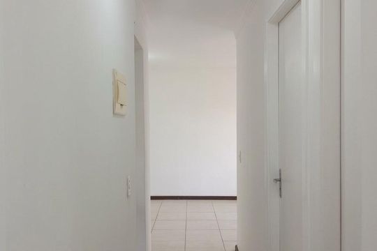 Corredor de apartamento para alugar com 2 quartos, 55m² em Jardim Tatiana, Votorantim