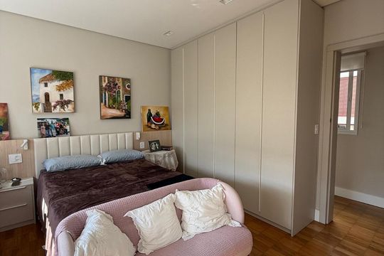 Suíte  de apartamento à venda com 3 quartos, 220m² em Higienópolis, São Paulo