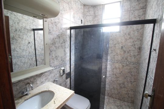Banheiro de apartamento à venda com 2 quartos, 2147483647m² em Jardim Riacho das Pedras, Contagem