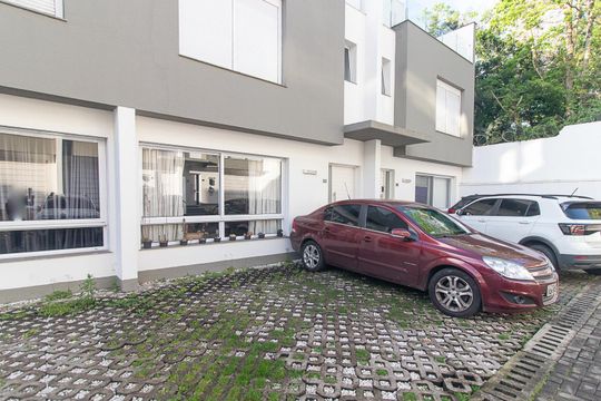Fachada de casa de condomínio à venda com 2 quartos, 120m² em Glória, Porto Alegre