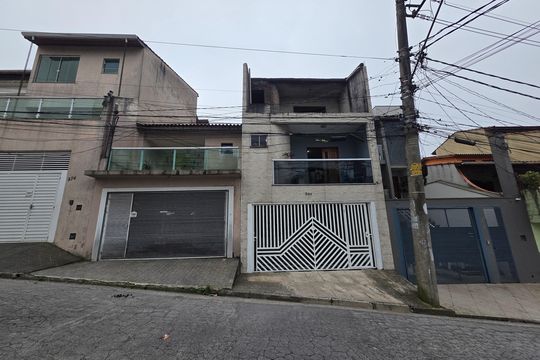 Casa à venda com 3 quartos, 253m² em Parque Sao Vicente, Santo André