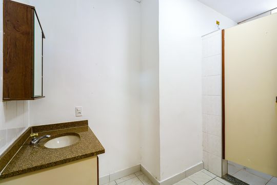 Banheiro social de casa para alugar com 2 quartos, 50m² em Vila Andrade, São Paulo