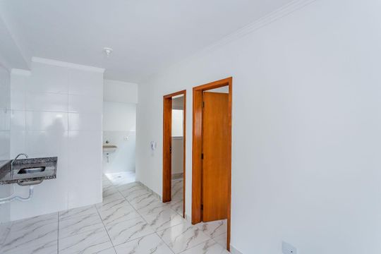 Sala e cozinha de apartamento para alugar com 2 quartos, 60m² em São Domingos, São Paulo