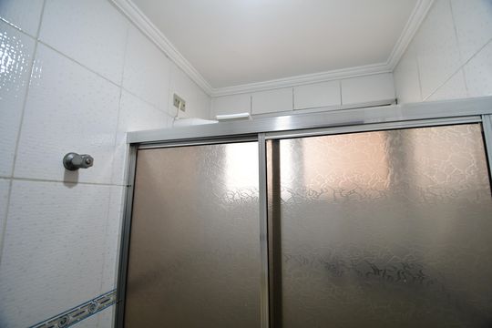 Banheiro de apartamento para alugar com 1 quarto, 45m² em Centro, Campinas