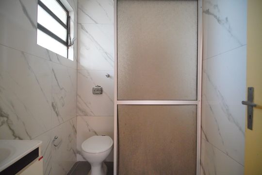 Banheiro social de apartamento à venda com 1 quarto, 59m² em Morro do Espelho, São Leopoldo