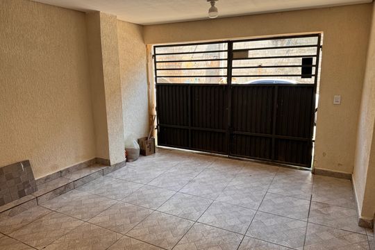Casa para alugar com 2 quartos, 80m² em Jardim Barbacena, Cotia