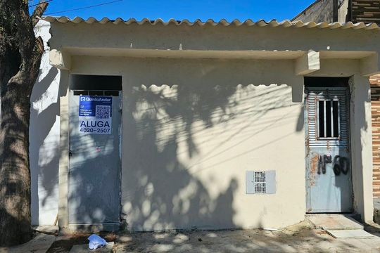 Fachada de casa para alugar com 1 quarto, 45m² em Vila Jurema, Itaquaquecetuba