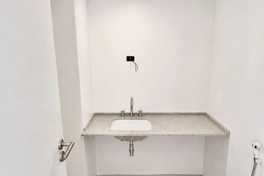 Banheiro de apartamento à venda com 2 quartos, 63m² em Gávea, Rio de Janeiro