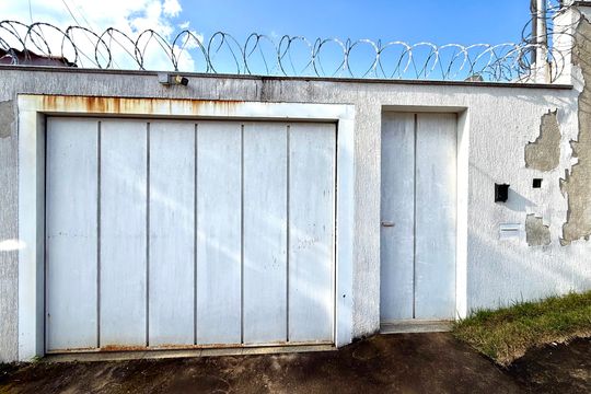 Garagem de casa à venda com 3 quartos, 150m² em Alvorada, Contagem