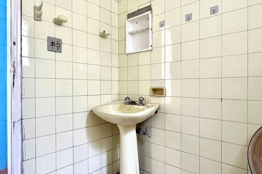 Banheiro social de apartamento para alugar com 1 quarto, 30m² em Ipiranga, Belo Horizonte