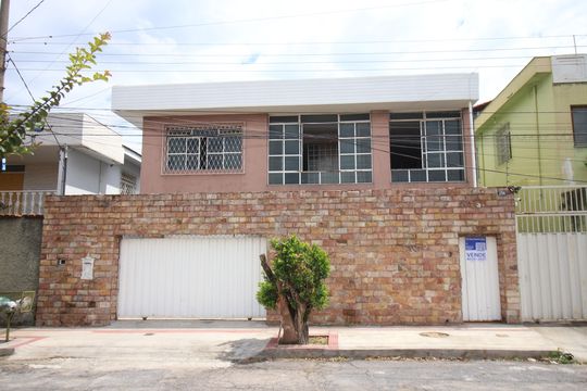 Fachada / Plaquinha Instalada 09/09/2026 WZLX-798 de casa à venda com 3 quartos, 370m² em Santa Maria, Belo Horizonte