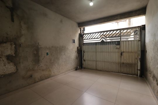 Garagem de casa à venda com 4 quartos, 100m² em Tamanduateí 8, Santo André