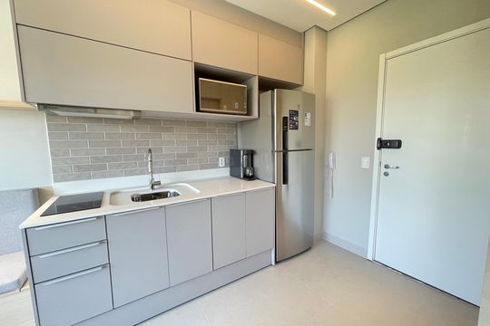 Cozinha de kitnet/studio para alugar com 1 quarto, 25m² em Butantã, São Paulo