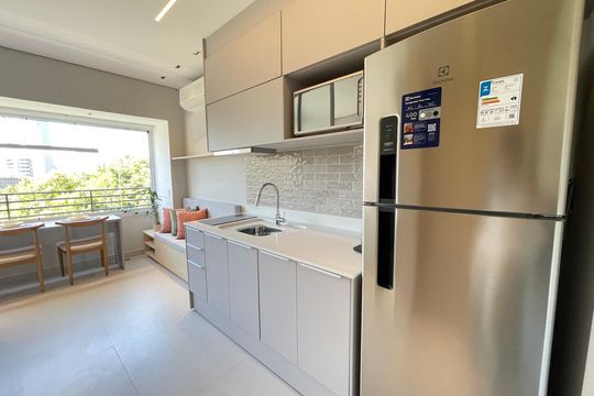 Cozinha de kitnet/studio para alugar com 1 quarto, 25m² em Butantã, São Paulo