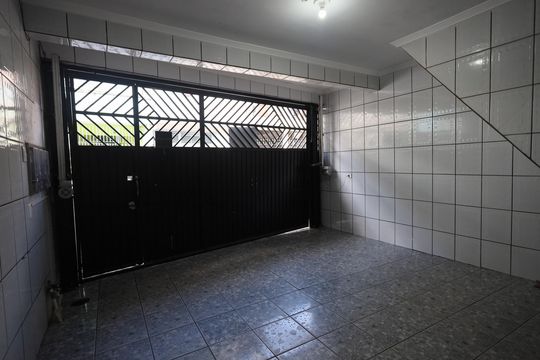 Garagem de casa à venda com 3 quartos, 120m² em Rochdale, Osasco