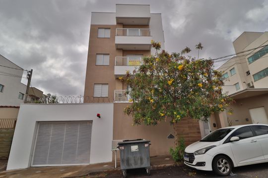 Fachada de apartamento para alugar com 2 quartos, 56m² em Santa Mônica, Uberlândia