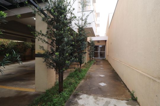 Hall de entrada de apartamento para alugar com 2 quartos, 56m² em Santa Mônica, Uberlândia