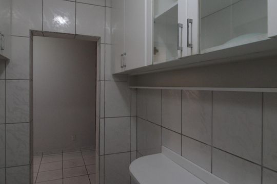 Cozinha de casa de condomínio à venda com 2 quartos, 78m² em Itapoã, Belo Horizonte