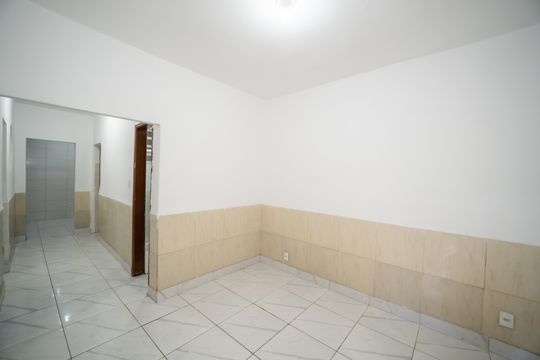 Sala de casa para alugar com 2 quartos, 45m² em Jardim América, Rio de Janeiro