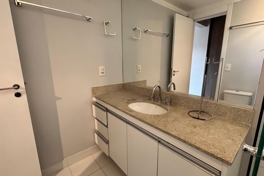 Banheiro da Suíte de apartamento para alugar com 3 quartos, 160m² em Santo Amaro, São Paulo