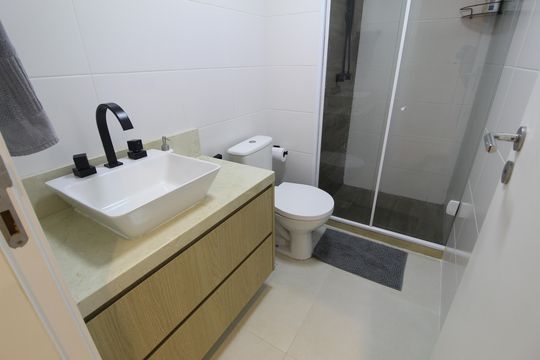 Banheiro Social de apartamento à venda com 3 quartos, 143m² em Barra Olímpica, Rio de Janeiro
