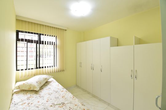 Quarto 2 de apartamento para alugar com 2 quartos, 51m² em Boa Vista, Curitiba