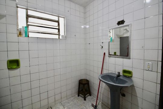 Banheiro 2 de casa para alugar com 2 quartos, 100m² em Parque Boturussu, São Paulo
