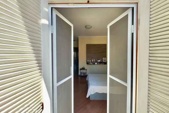 Sacada quarto 3 de casa à venda com 3 quartos, 180m² em Vila Pedro Moreira, Guarulhos