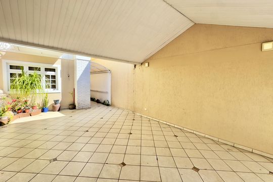 Garagem de casa à venda com 3 quartos, 180m² em Vila Pedro Moreira, Guarulhos