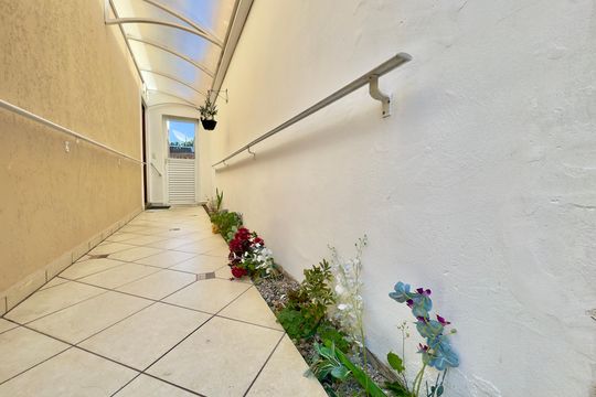 Garagem de casa à venda com 3 quartos, 180m² em Vila Pedro Moreira, Guarulhos