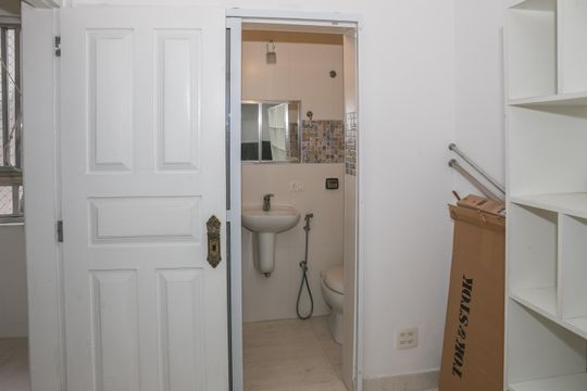 Quarto e Banheiro de serviço de apartamento para alugar com 3 quartos, 121m² em Perdizes, São Paulo