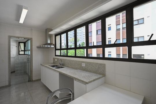Cozinha de apartamento para alugar com 3 quartos, 163m² em Vila Suzana, São Paulo