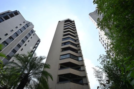 Fachada de apartamento para alugar com 3 quartos, 163m² em Vila Suzana, São Paulo