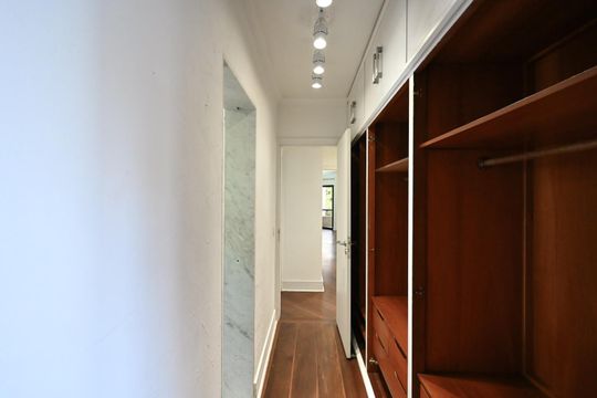 Armário da Suíte  2 de apartamento para alugar com 3 quartos, 163m² em Vila Suzana, São Paulo