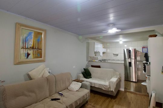 Casa à venda com 3 quartos, 180m² em Uberaba, Curitiba