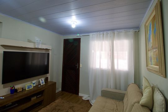 Sala de casa à venda com 3 quartos, 180m² em Uberaba, Curitiba