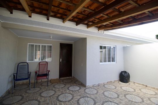 Varanda de casa à venda com 3 quartos, 180m² em Uberaba, Curitiba
