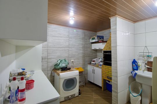 Churrasqueira de casa à venda com 3 quartos, 180m² em Uberaba, Curitiba