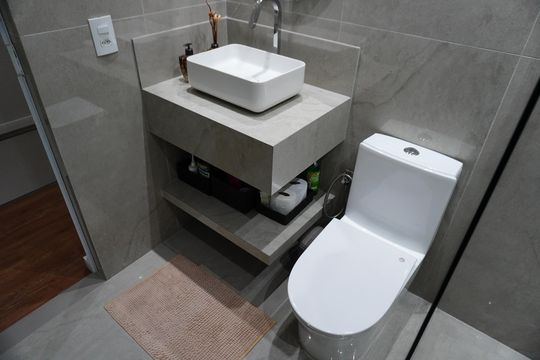 Banheiro 1 de casa à venda com 3 quartos, 200m² em Residencial Vale das Nogueiras, Americana