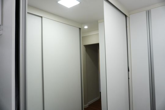 Closet de casa à venda com 3 quartos, 200m² em Residencial Vale das Nogueiras, Americana