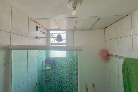 Banheiro de apartamento à venda com 2 quartos, 50m² em Vila Alzira, Guarulhos