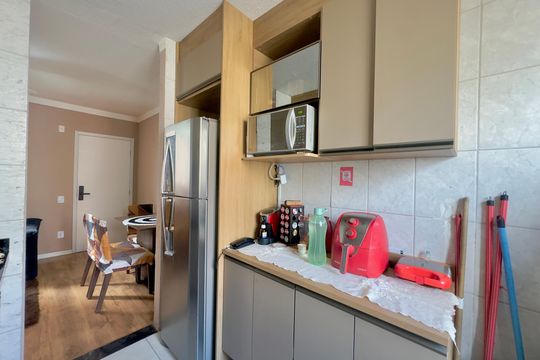 Cozinha de apartamento à venda com 2 quartos, 50m² em Vila Alzira, Guarulhos