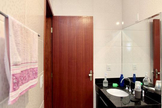 Banheiro da Suíte de casa à venda com 3 quartos, 168m² em Tropical, Contagem
