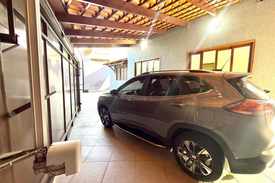 Garagem de casa à venda com 3 quartos, 168m² em Tropical, Contagem