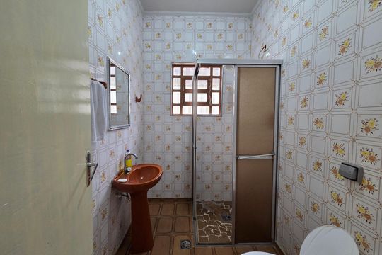 Banheiro de casa para alugar com 2 quartos, 150m² em Solemar, Praia Grande