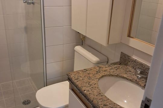 Banheiro  de apartamento para alugar com 1 quarto, 30m² em Vila Uberabinha, São Paulo