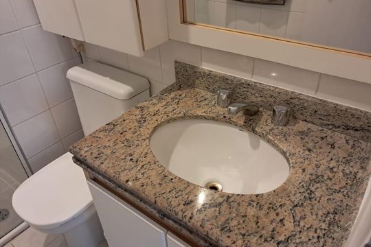 Banheiro de apartamento para alugar com 1 quarto, 30m² em Vila Uberabinha, São Paulo
