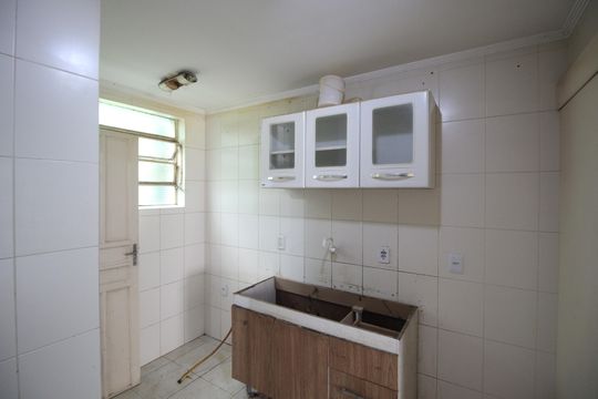Cozinha de apartamento para alugar com 1 quarto, 59m² em Rubem Berta, Porto Alegre